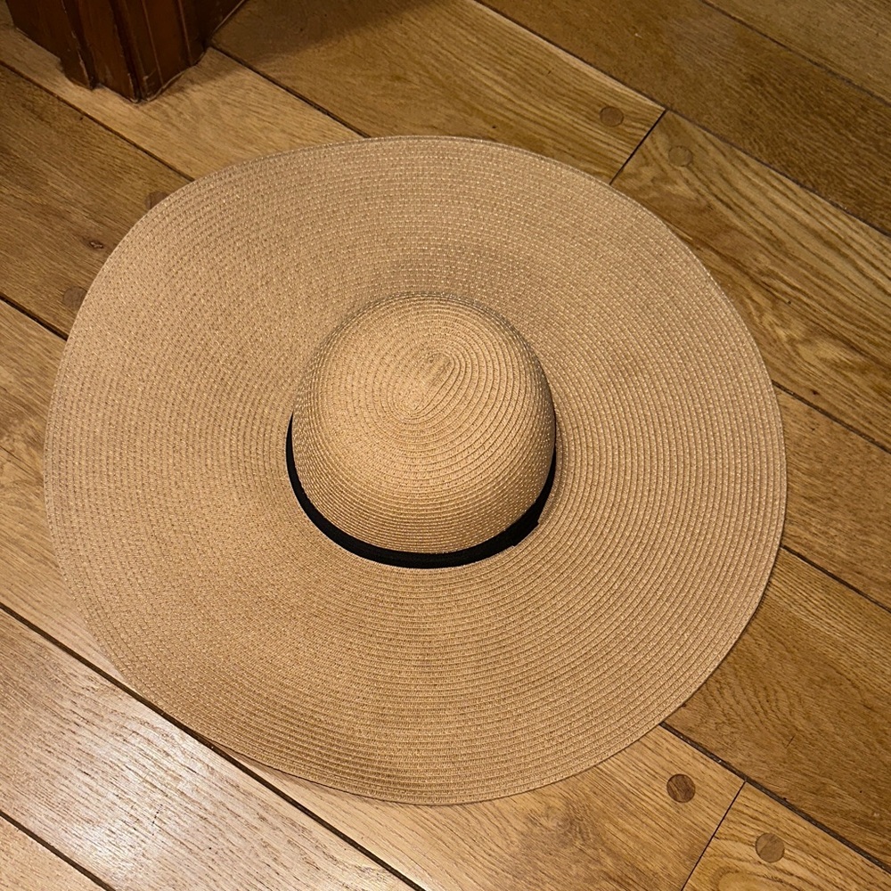 NWOT SUNHAT